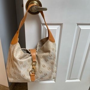 Women’s Dooney & Bourke  handbag